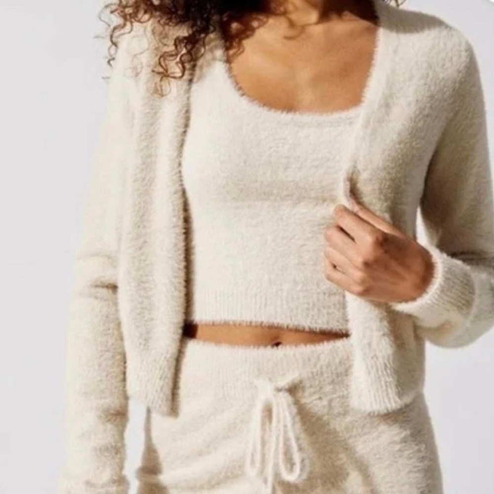 Carbon 38 Womens Cardigan Medium Tan Cropped Soft Comfy Preppy Minimalist Ladies